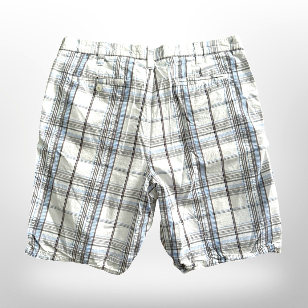 Blue/white Men’s plaid shorts, size 38